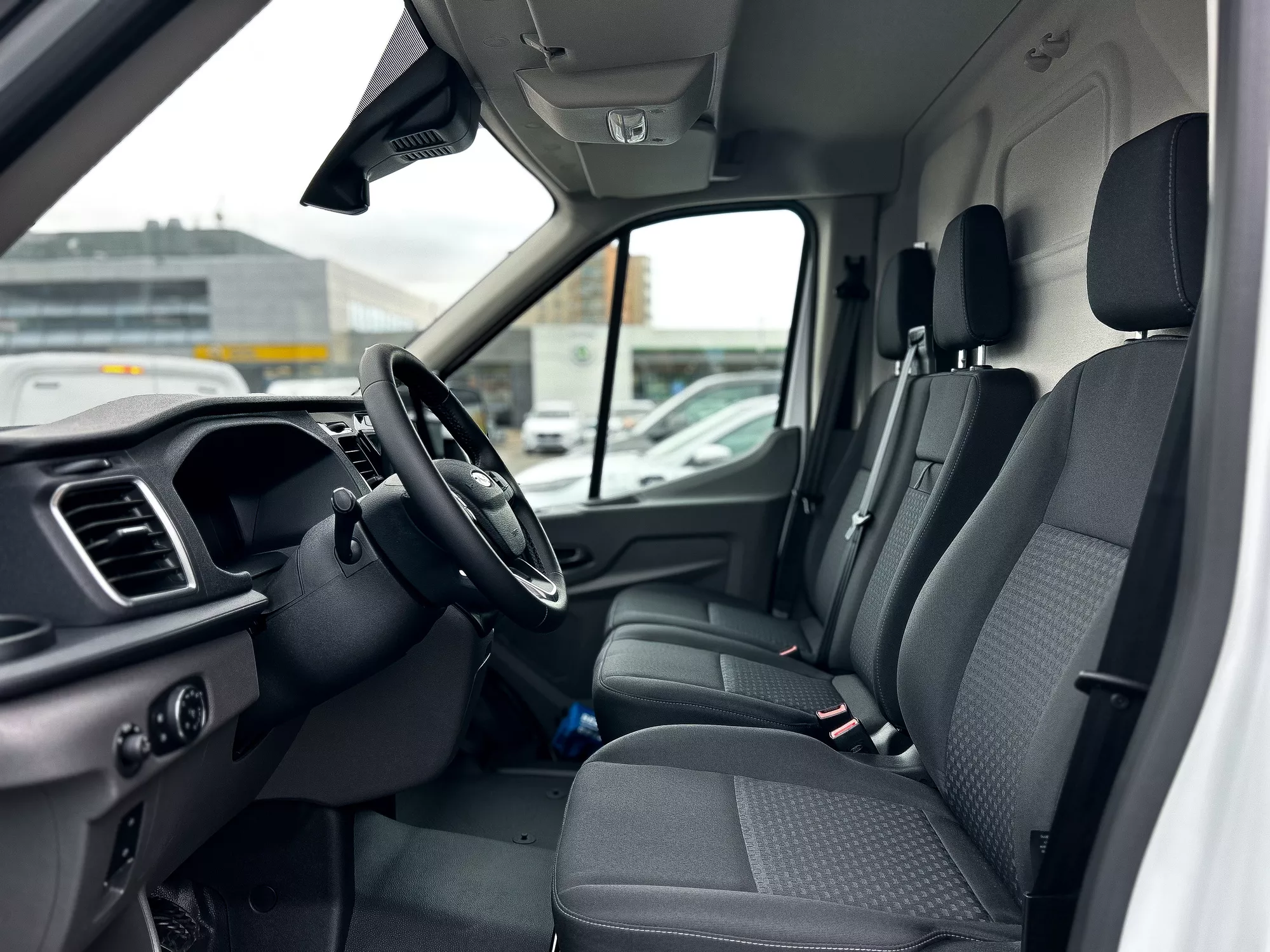 Ford Transit 2.0 121 kW 2,0 manuál, Česko — foto 11 z 33
