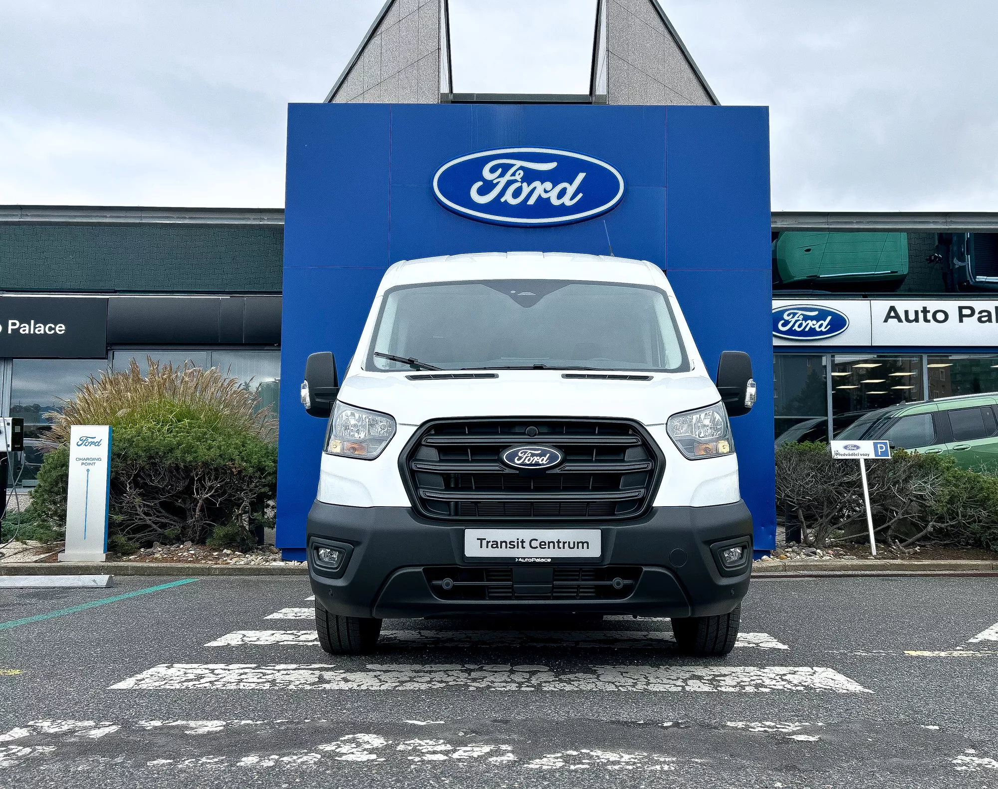 Ford Transit 2.0 121 kW 2,0 manuál, Česko — foto 2 z 33