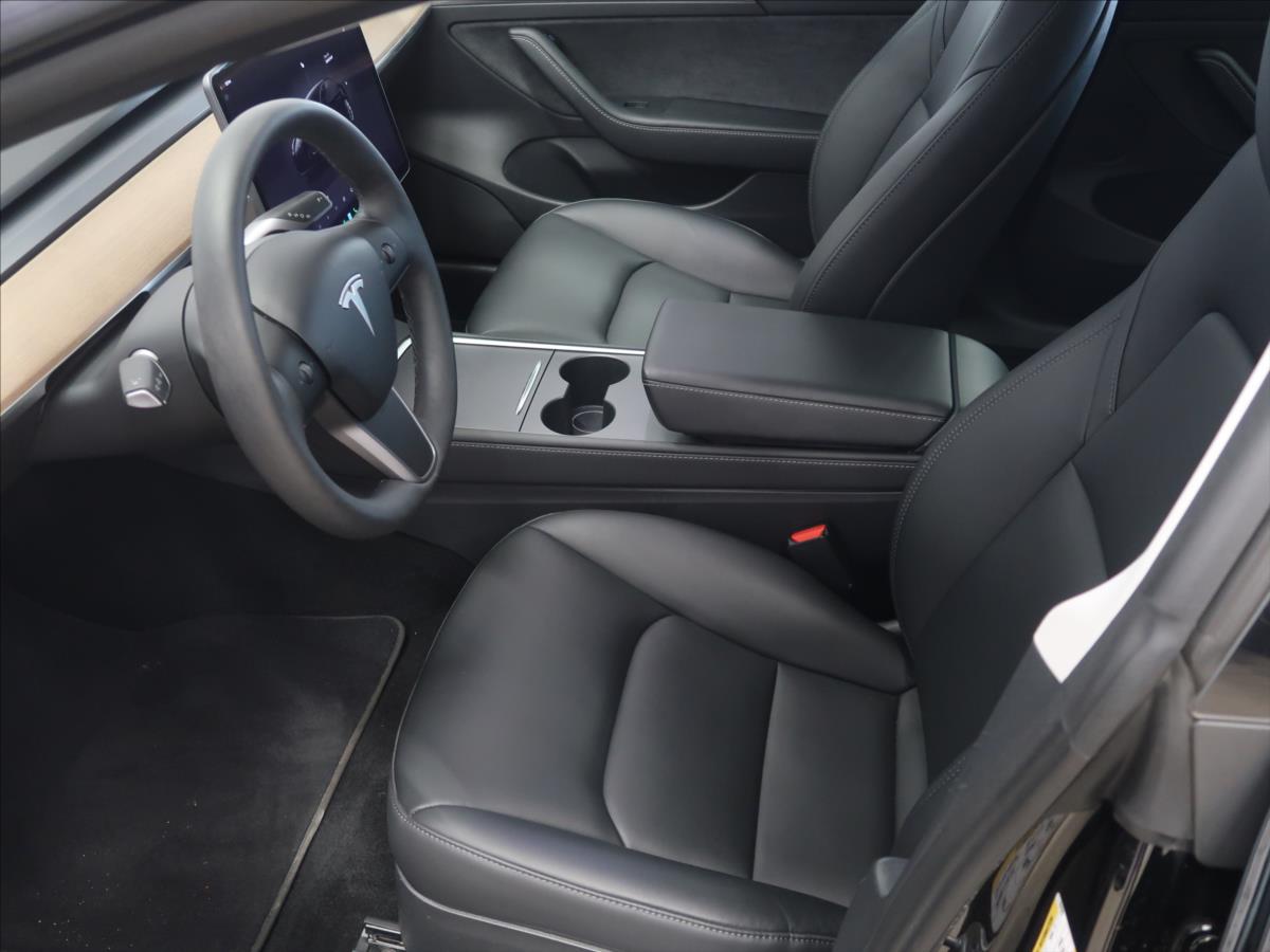 Tesla Model 3 208 kW automat, Česko — foto 12 z 34