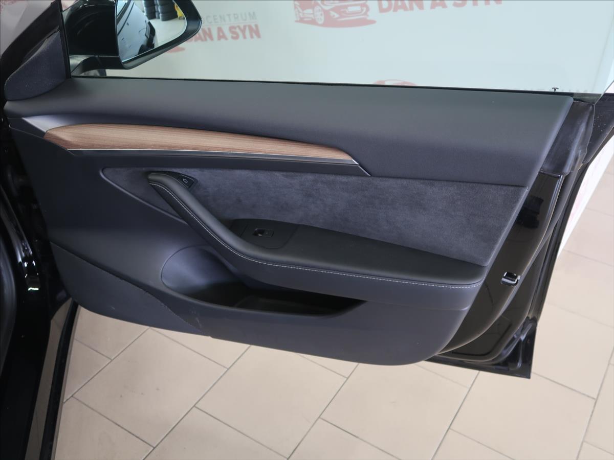 Tesla Model 3 208 kW automat, Česko — foto 13 z 34