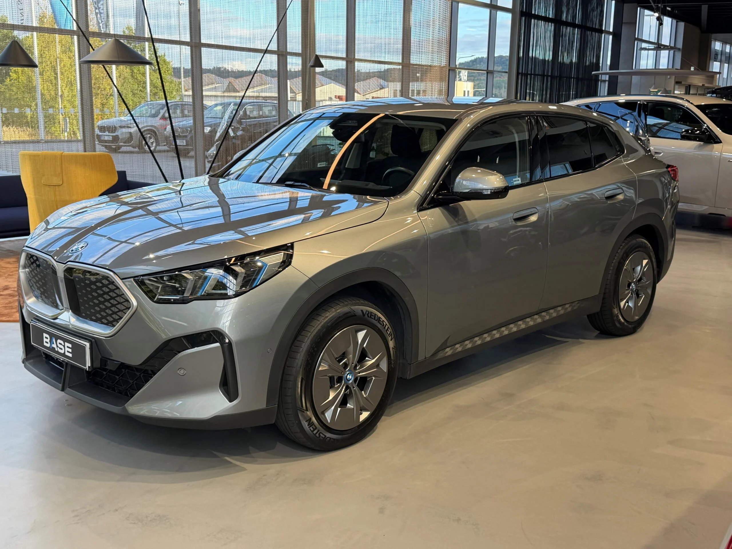 BMW ix2 225 kW automat rok 2024, Česko — foto 5 z 22