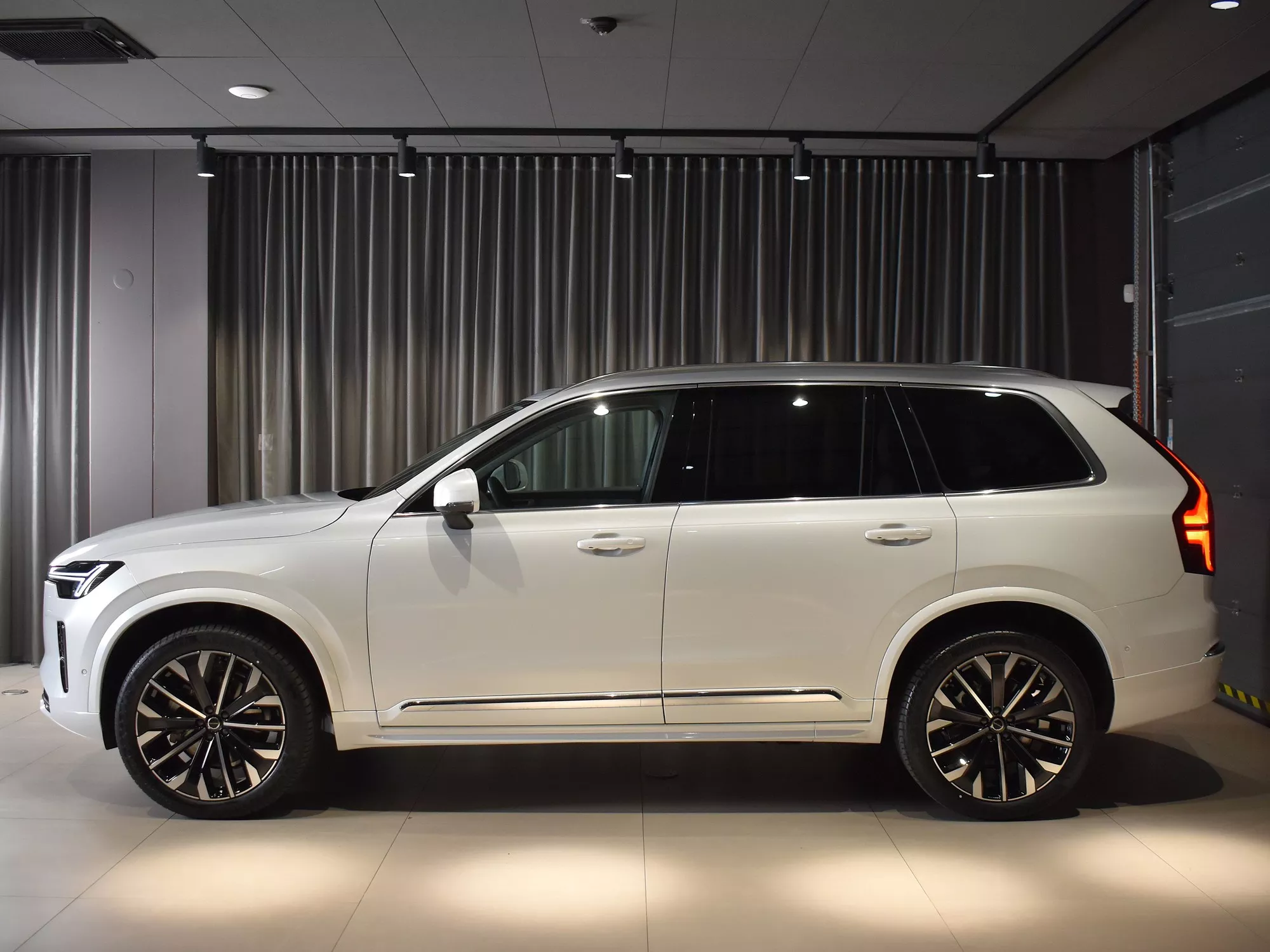 Volvo XC90 2.0 2,0 184 kW automat, Česko — foto 2 z 57