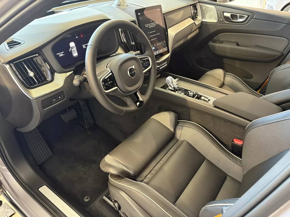 Volvo XC60 2,0 335 kW automat, Česko — foto 3 z 9