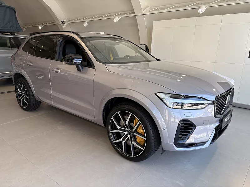 Volvo XC60 2,0 335 kW automat, Česko — foto 6 z 9