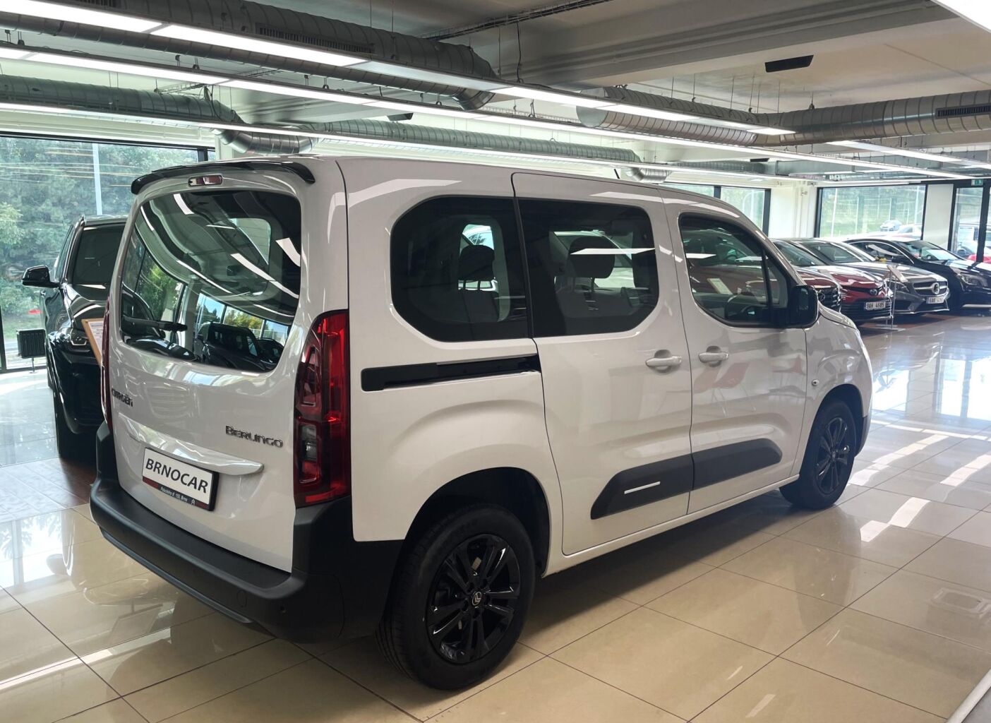 Citroen Berlingo Osobní Plus 1.5 BlueHDi 75 kW manual rok 2024, 14 200 km, Česko — foto 10 z 51