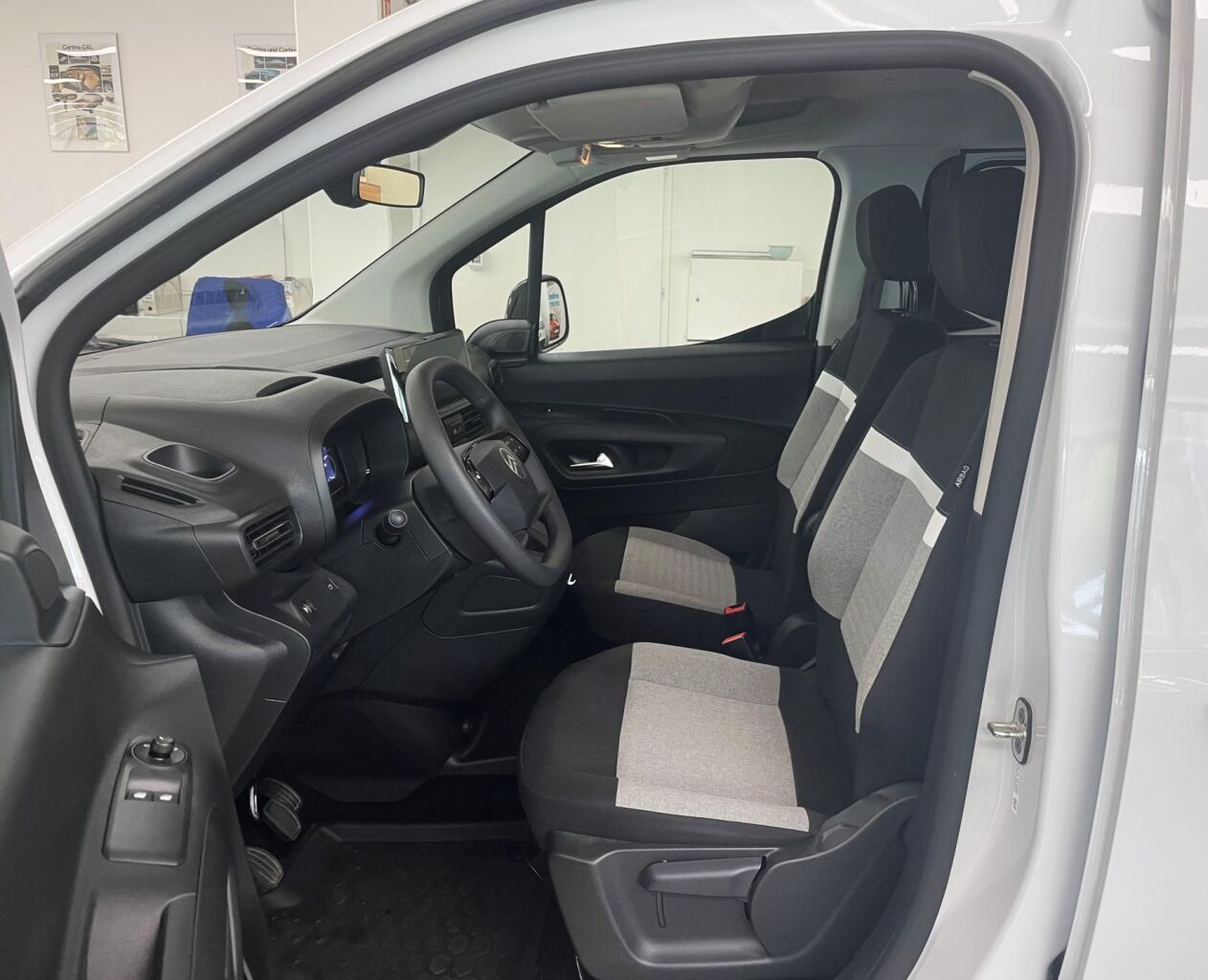 Citroen Berlingo Osobní Plus 1.5 BlueHDi 75 kW manual rok 2024, 14 200 km, Česko — foto 16 z 51