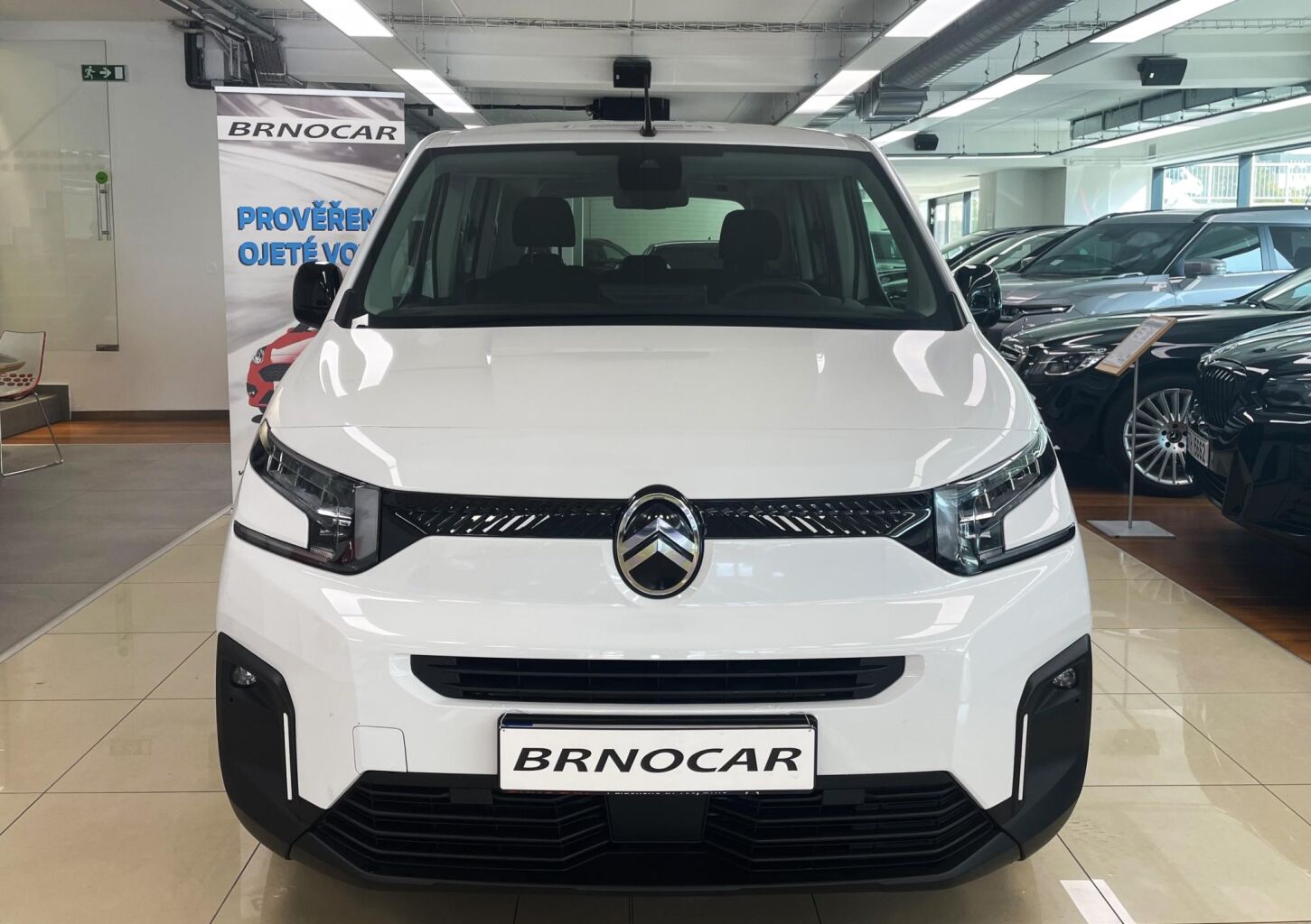 Citroen Berlingo Osobní Plus 1.5 BlueHDi 75 kW manual rok 2024, 14 200 km, Česko — foto 2 z 51