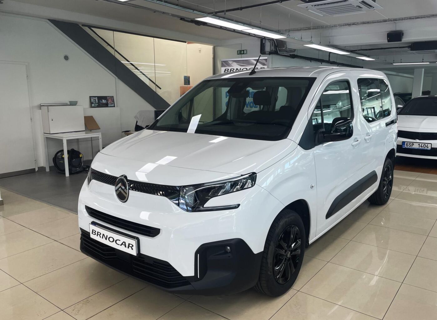 Citroen Berlingo Osobní Plus 1.5 BlueHDi 75 kW manual rok 2024, 14 200 km, Česko — foto 4 z 51