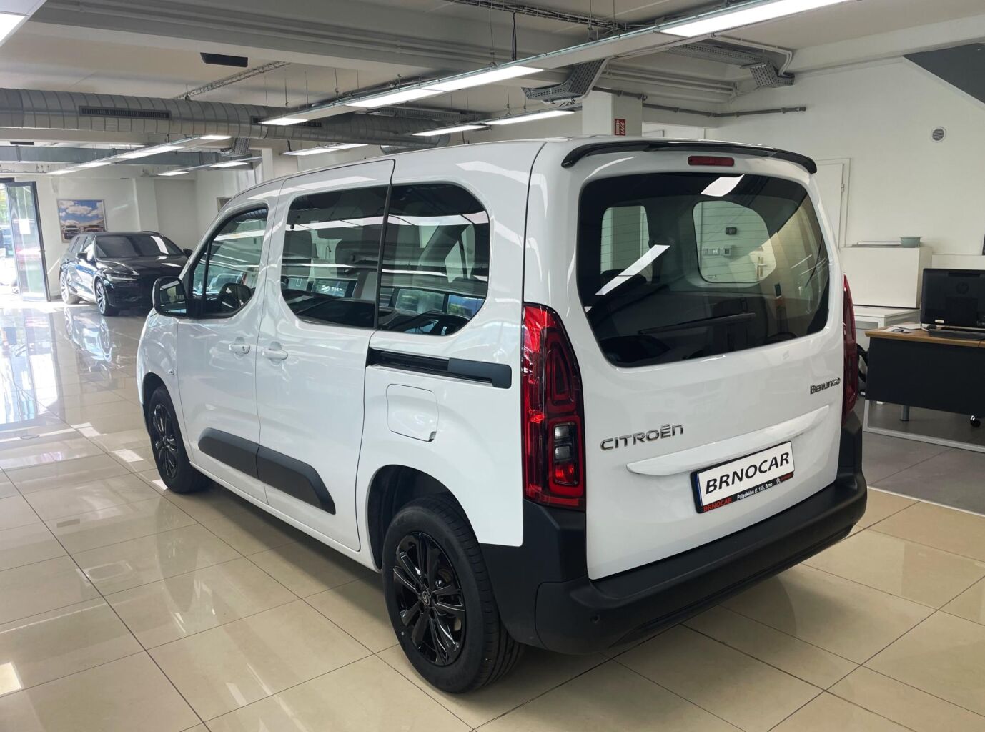Citroen Berlingo Osobní Plus 1.5 BlueHDi 75 kW manual rok 2024, 14 200 km, Česko — foto 6 z 51