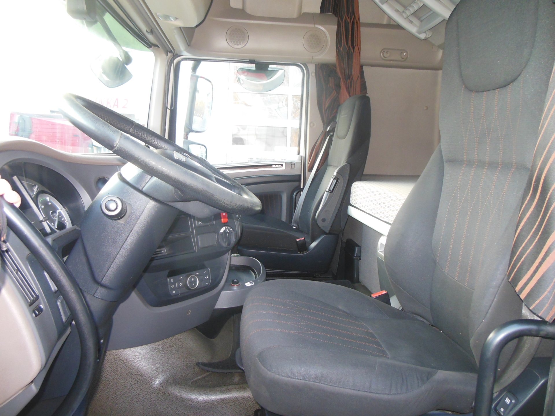 DAF Xf 355 kW, 880 538 km, Česko — foto 13 z 34
