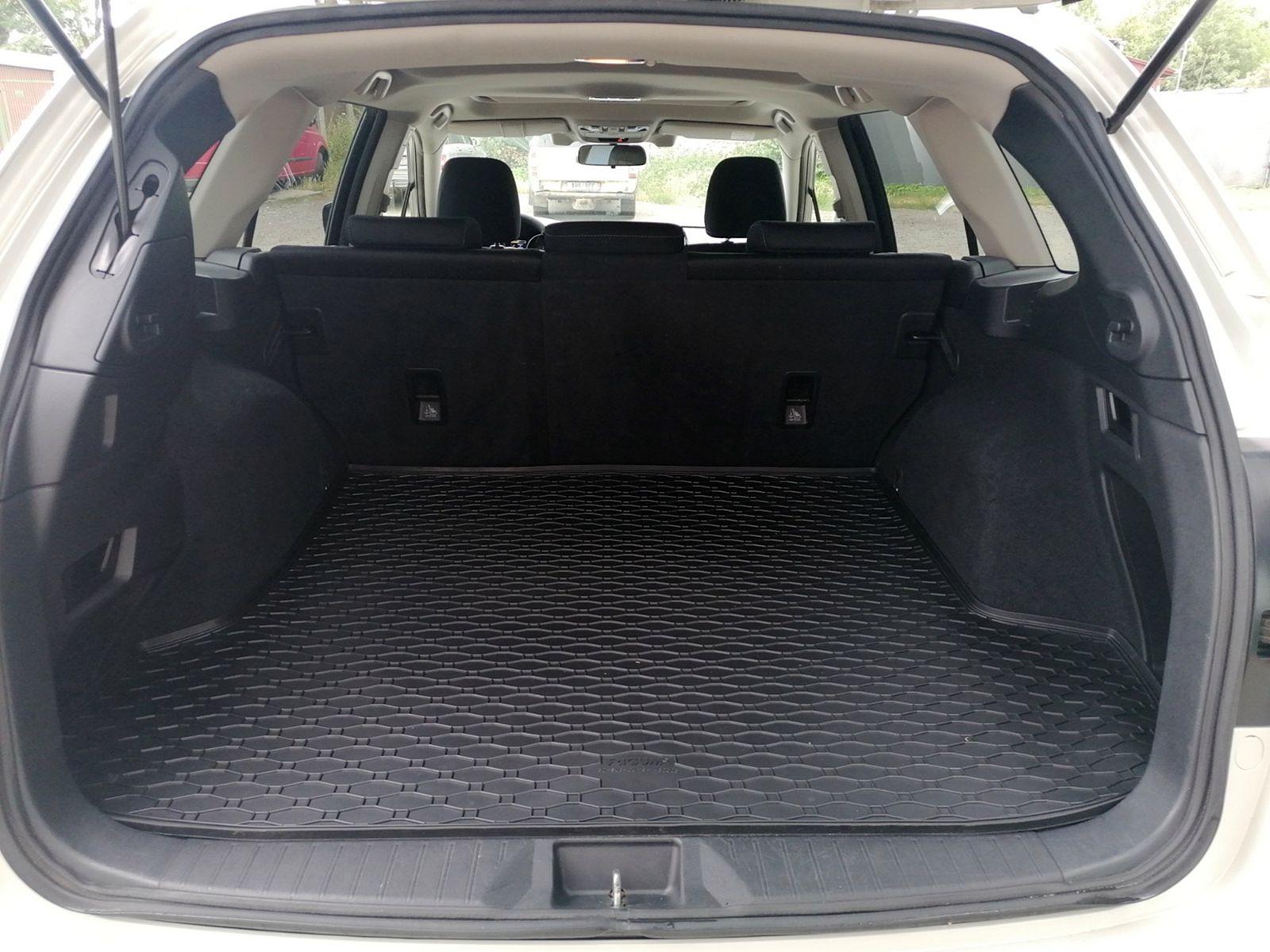 Subaru Outback 2 cvt 110 kW, Česko — foto 9 z 10