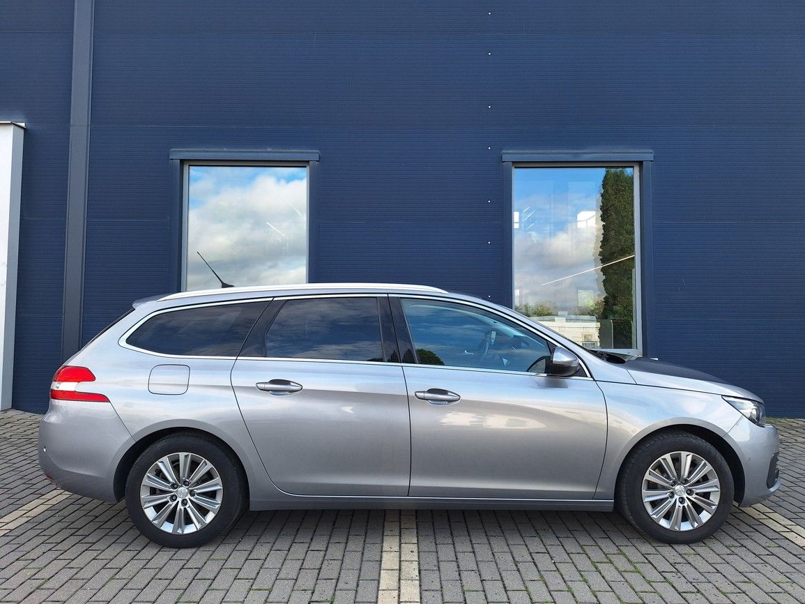 Peugeot 308 96 kW manual rok 2018, Česko — foto 6 z 18