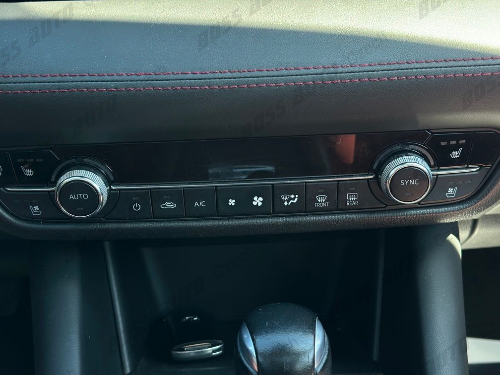Mazda 2.5 automat, 259 000 km, Česko — foto 15 z 27