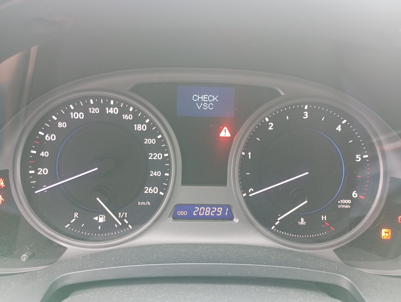 Lexus IS220d 130 kW manuál, 208 000 km, Polsko — foto 7 z 16
