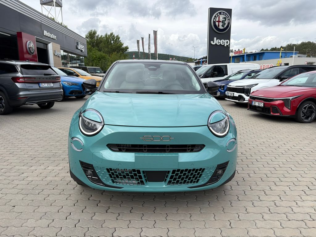 Fiat 600 1.2 t MHEV DCT, 5 km, Česko — foto 2 z 36