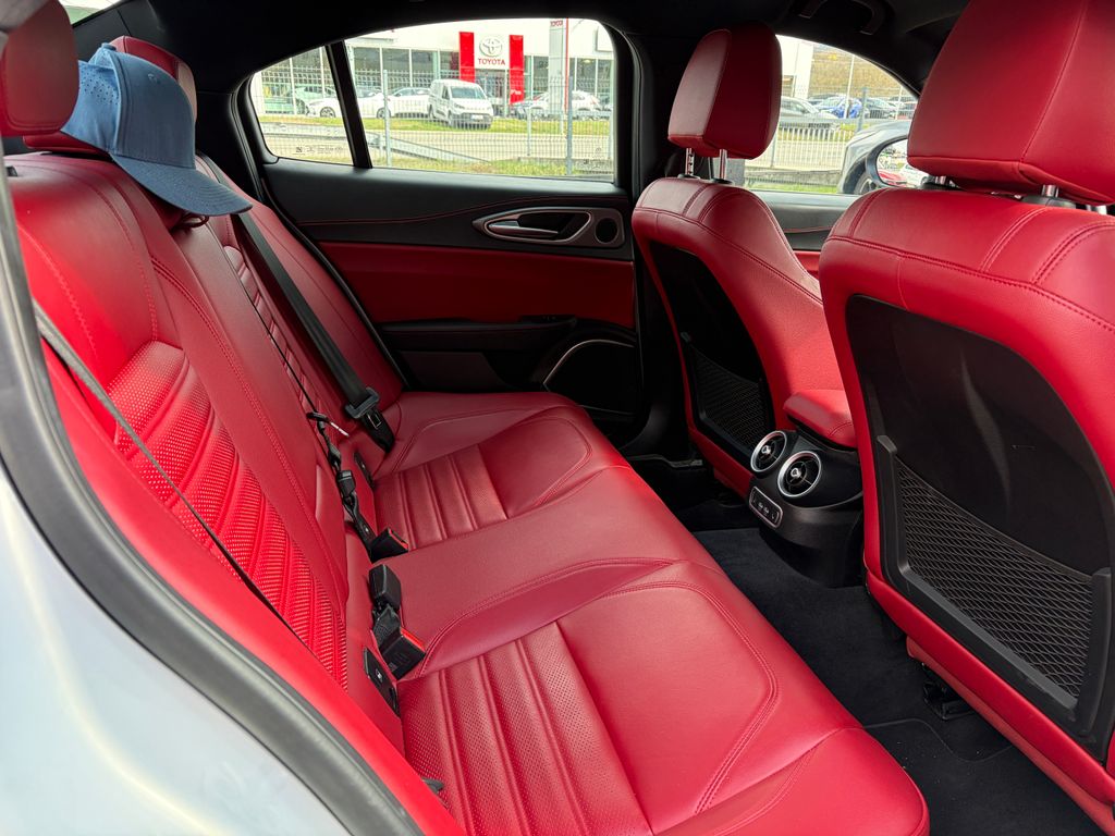 Alfa Romeo Giulia 280k 4x4 2.0t automat, 99 000 km, Česko — foto 9 z 22
