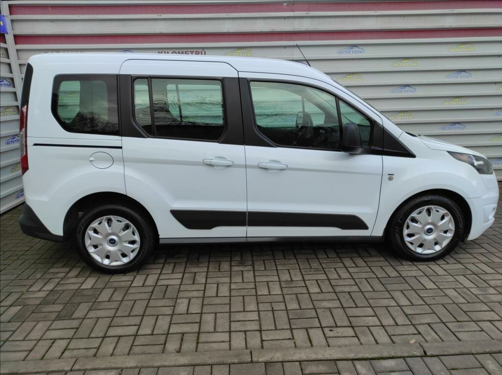 Ford Tourneo Connect 1 1.5 TD 74 kW manual rok 2021, 125 100 km, Česko — foto 7 z 28