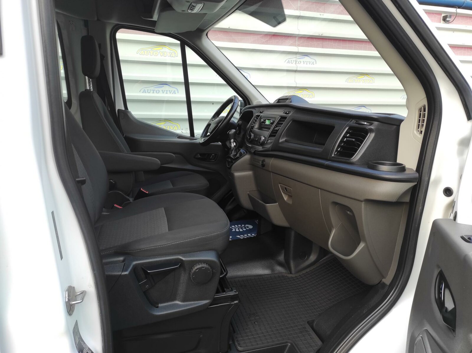 Ford Transit 2 2,0 dCi 96 kW manual rok 2017, 133 600 km, Česko — foto 13 z 31
