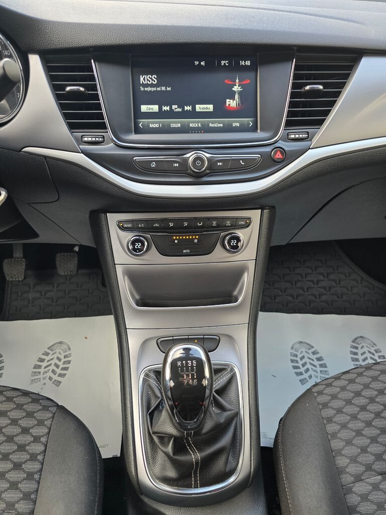 Opel Astra Enjoy Digiklima 1.6 CDTi 81kw manual rok 2018, 107 650 km, Česko — foto 11 z 60