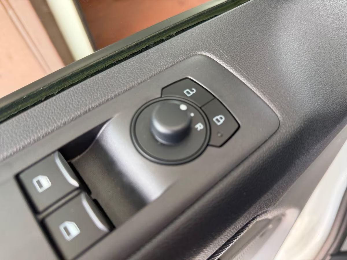 Ford Transit Custom 100 kW manuál rok 2025, Polsko — foto 11 z 18