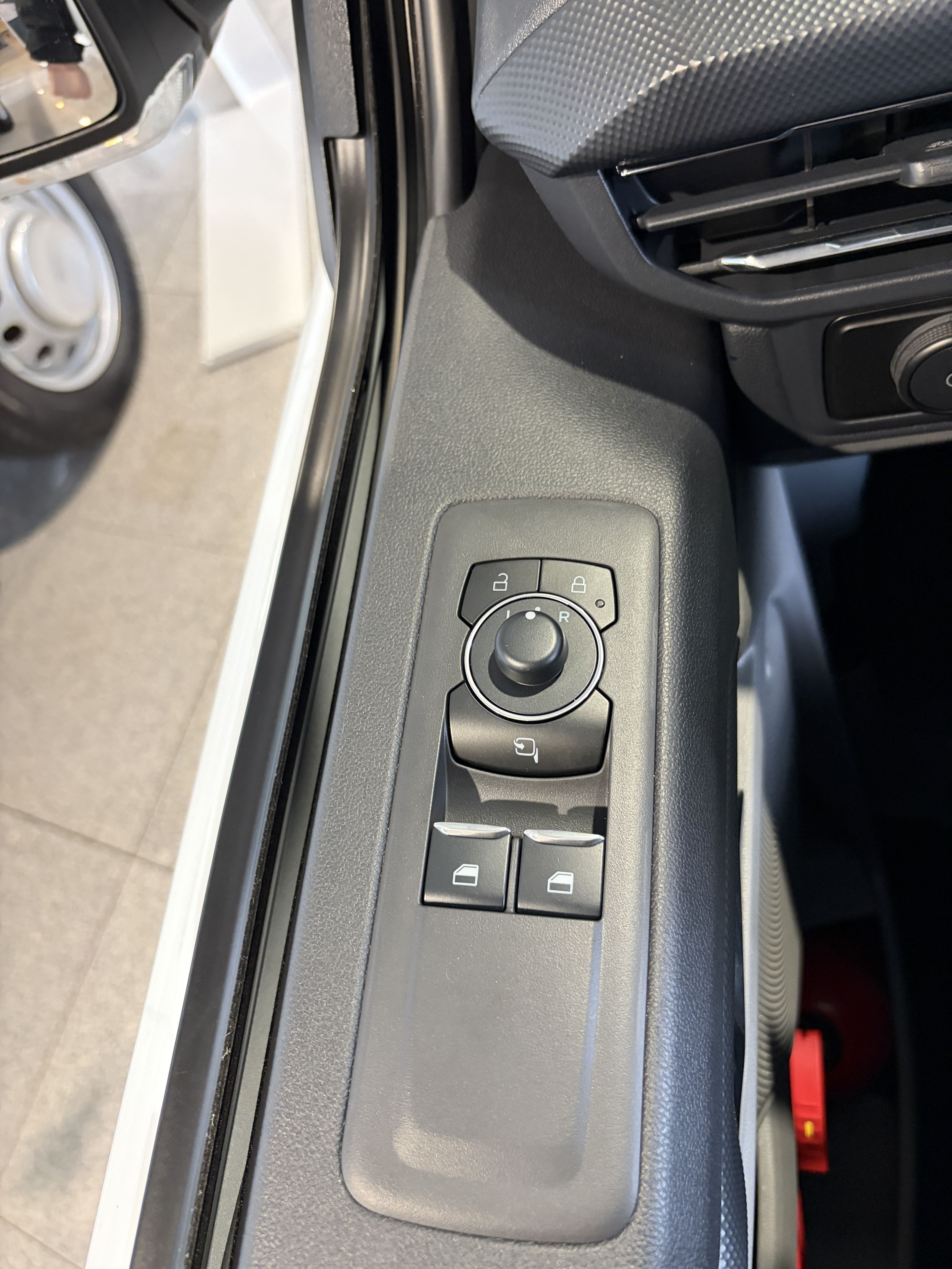 Ford Transit Custom 110 kW manuál, 1 150 km, Polsko — foto 4 z 13