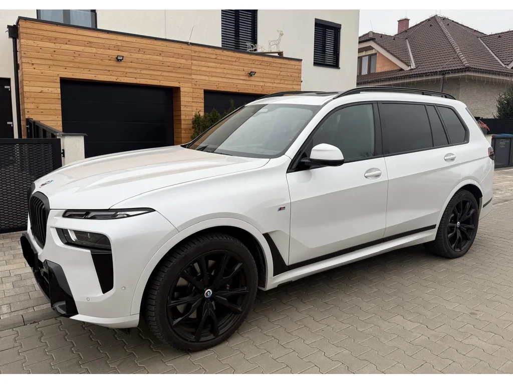 BMW x7 xDrive, Česko — foto 3 z 17