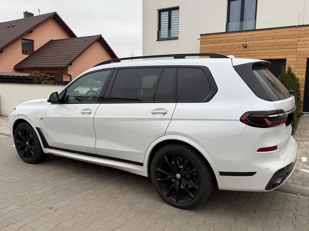 BMW x7 xDrive, Česko — foto 7 z 17