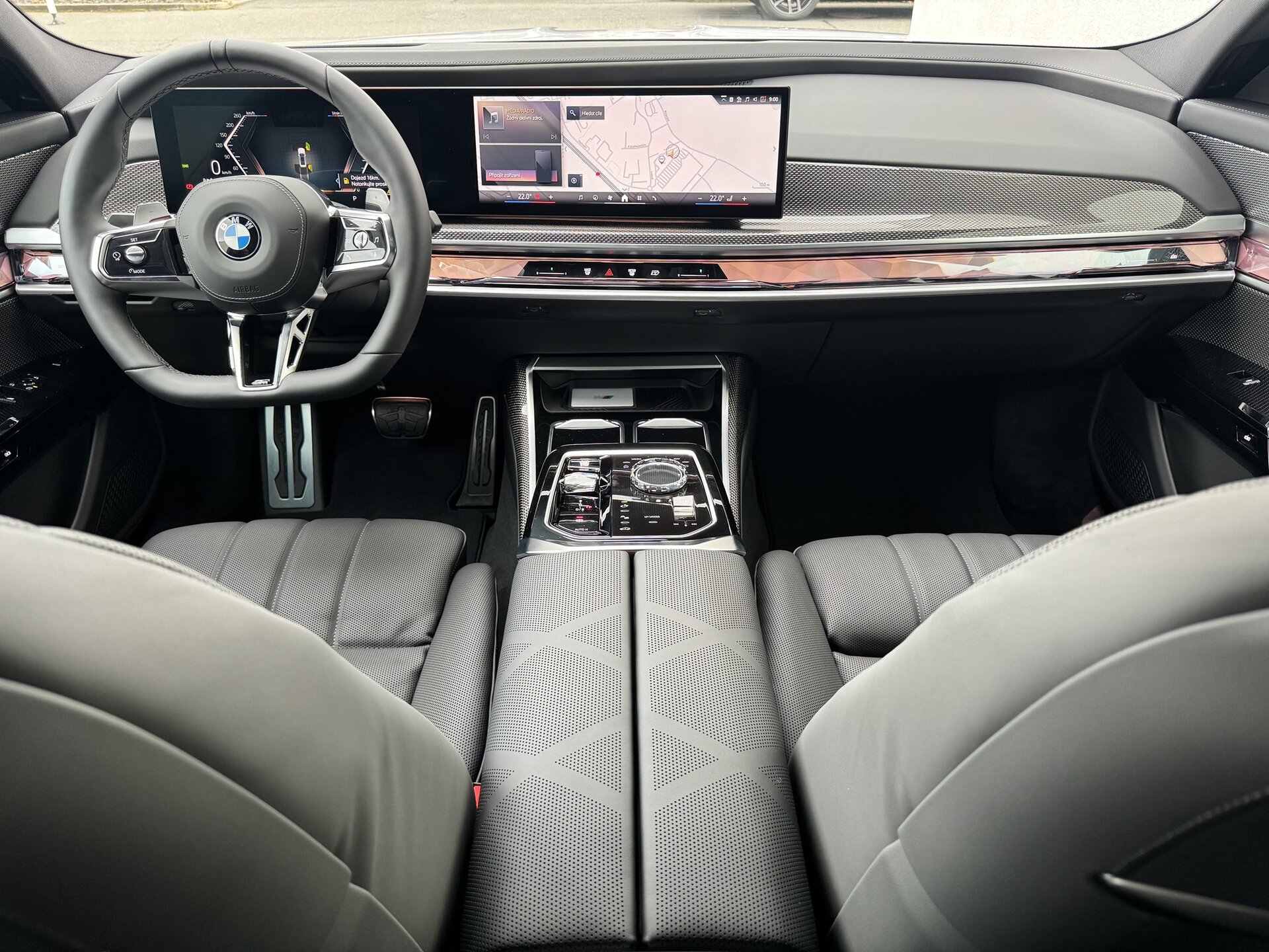 BMW 740d xDrive, Česko — foto 15 z 16