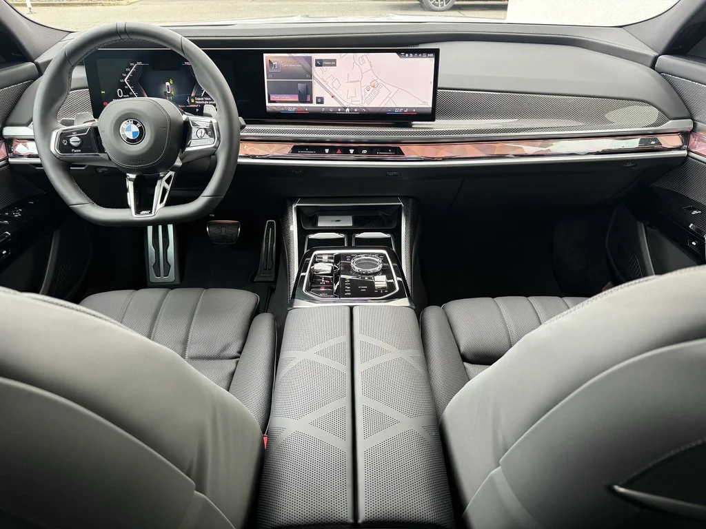 BMW 740d xDrive, Česko — foto 2 z 16