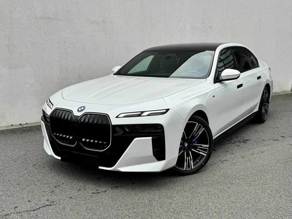 BMW 740d xDrive, Česko — foto 3 z 16