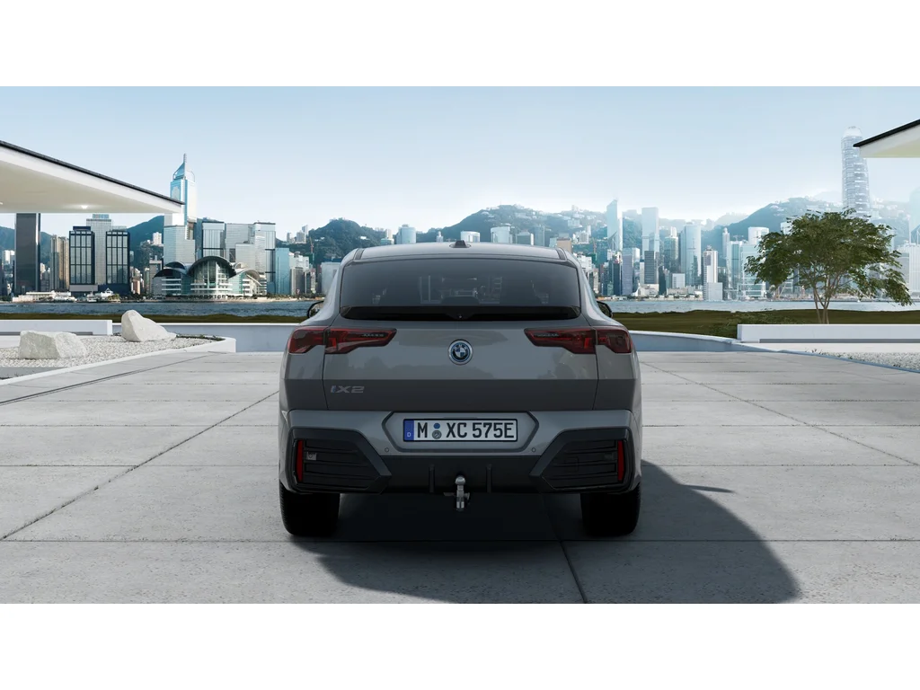 BMW ix2 xDrive, Česko — foto 11 z 26