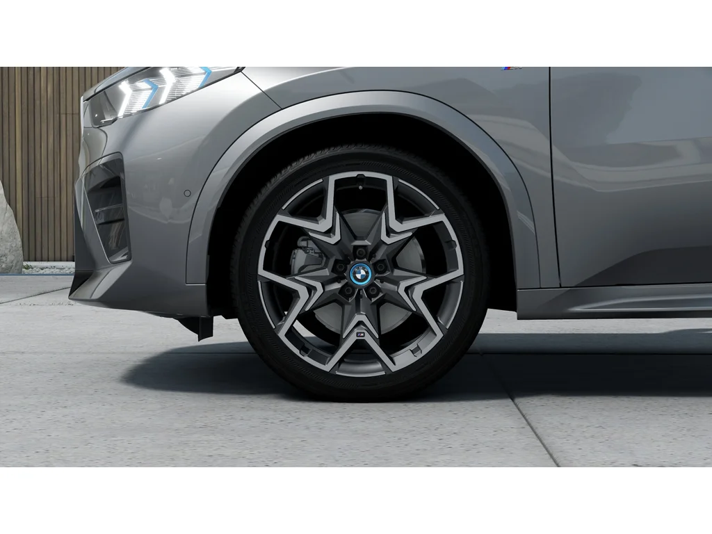 BMW ix2 xDrive, Česko — foto 13 z 26