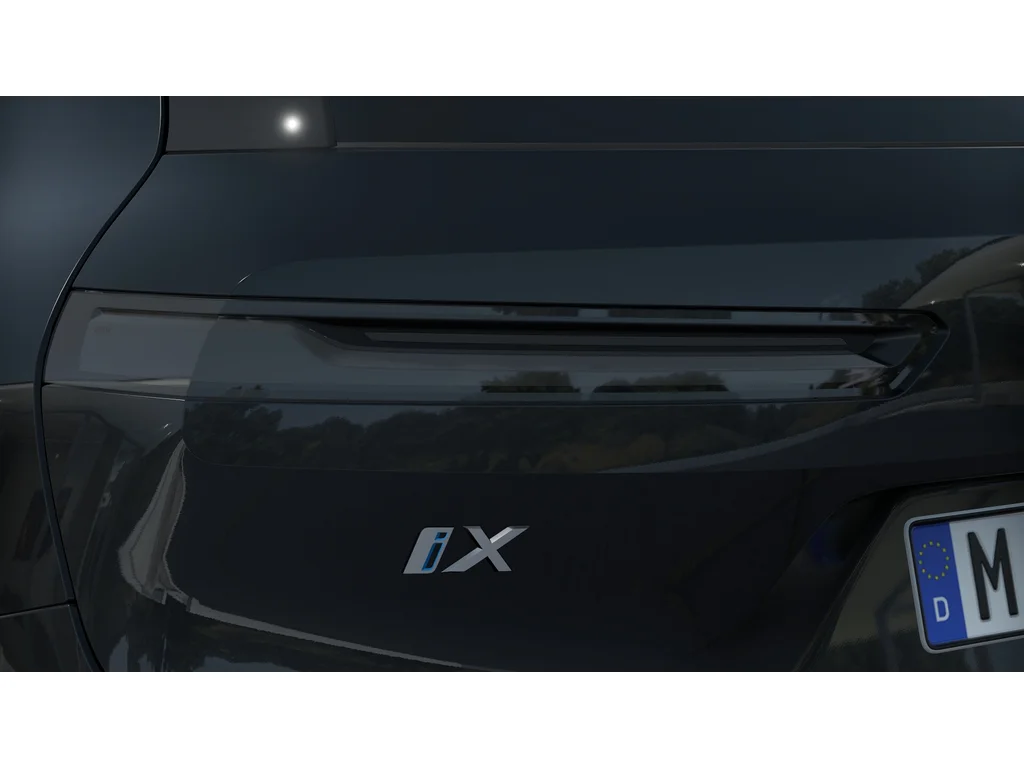 BMW Ix 40 xDrive, Česko — foto 9 z 13