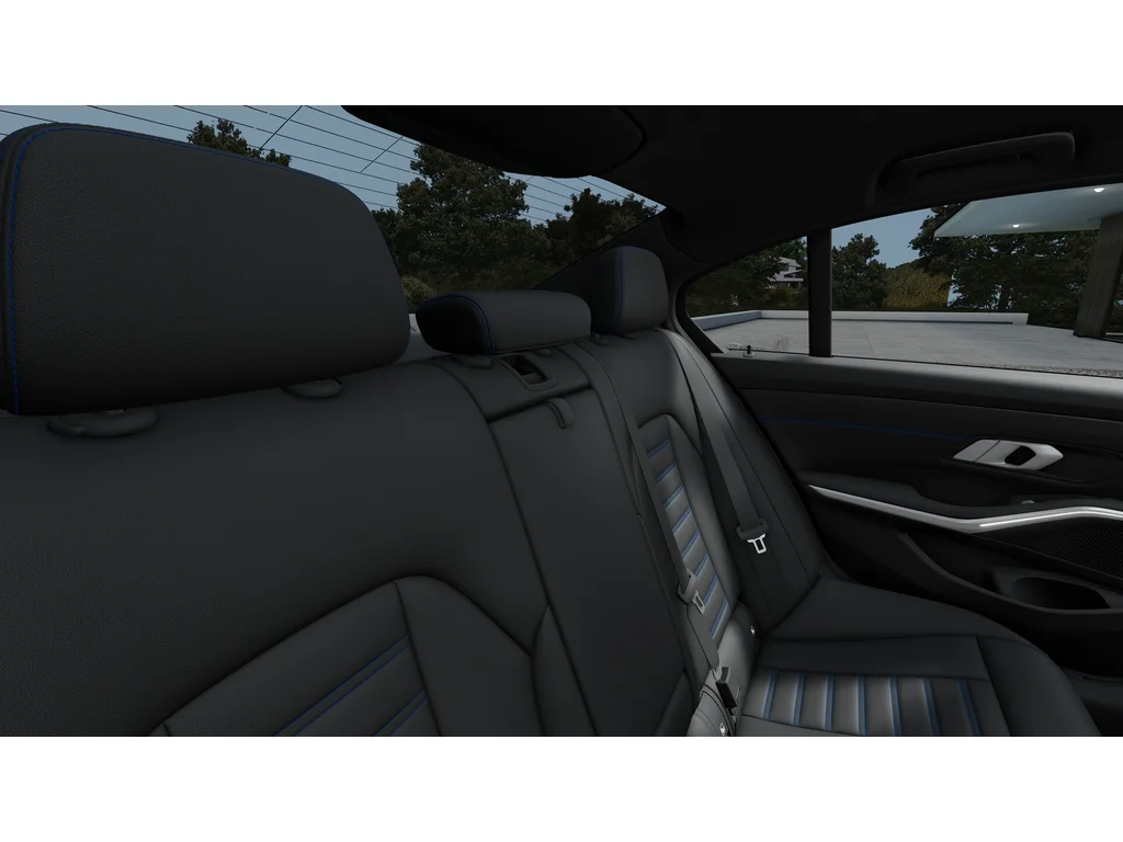 BMW 330e, Česko — foto 11 z 14