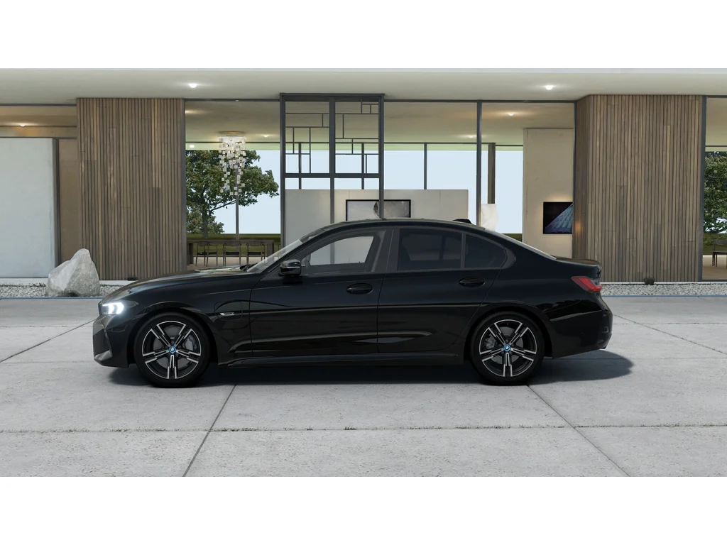 BMW 330e, Česko — foto 4 z 14