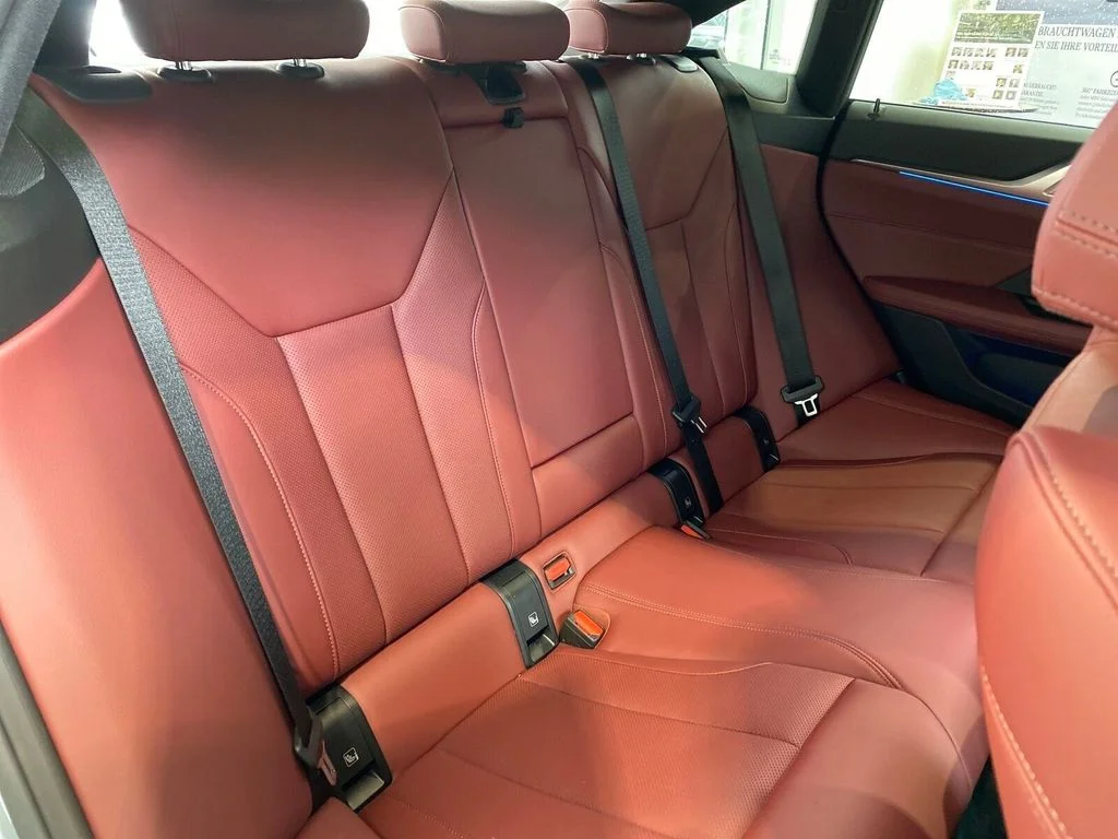 BMW i4 xDrive, Česko — foto 15 z 47