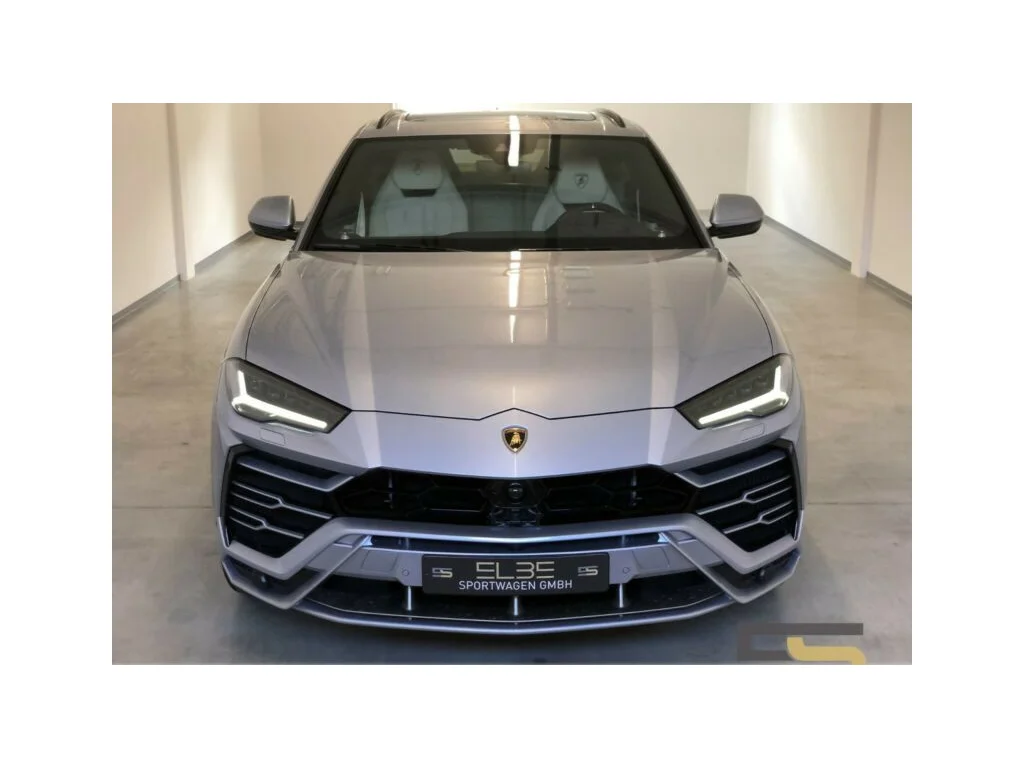 Lamborghini Urus, Česko — foto 10 z 41