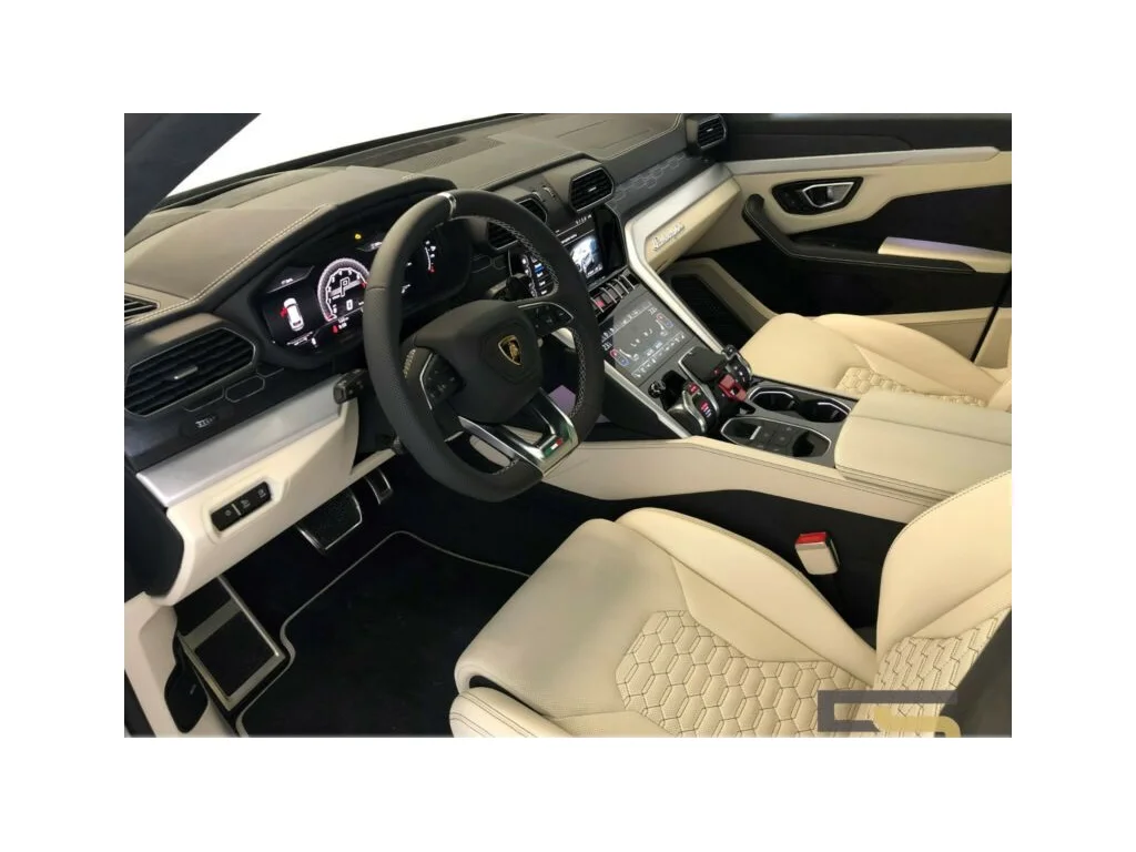 Lamborghini Urus, Česko — foto 13 z 41