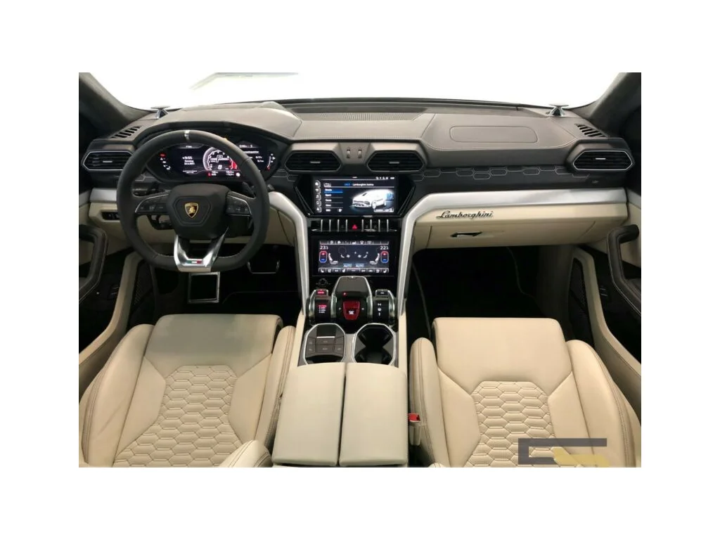Lamborghini Urus, Česko — foto 7 z 41