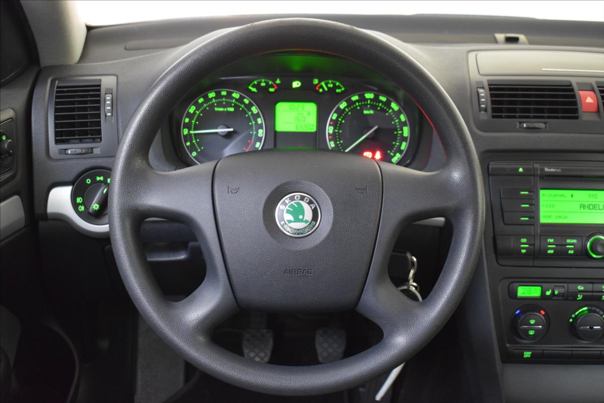 Škoda Octavia 16 1.6 MPI 75 kW manuál rok 2006, 123 530 km, Česko — foto 5 z 25