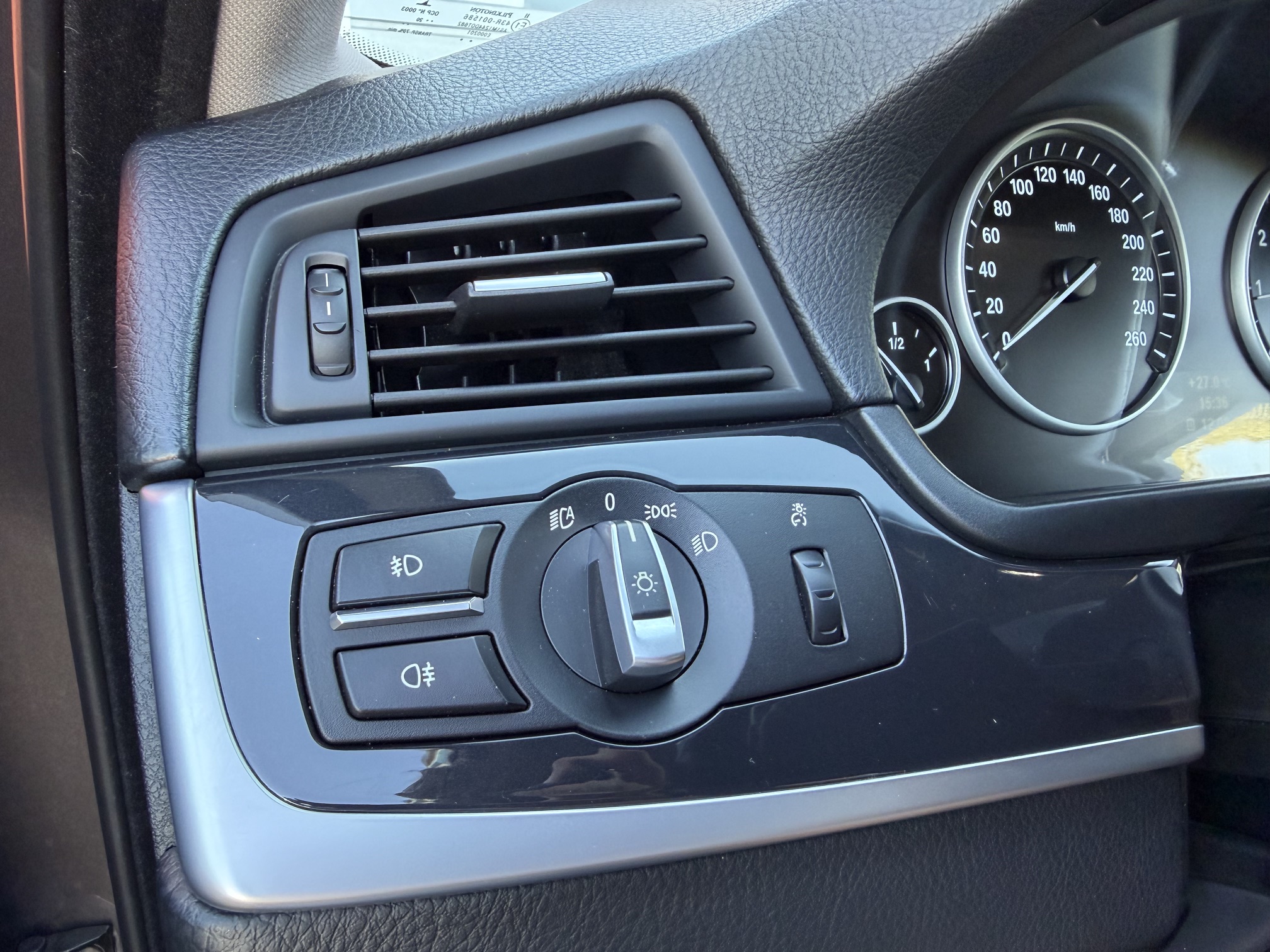 BMW 520i 135kw automatic rok 2012, Česko — foto 15 z 28