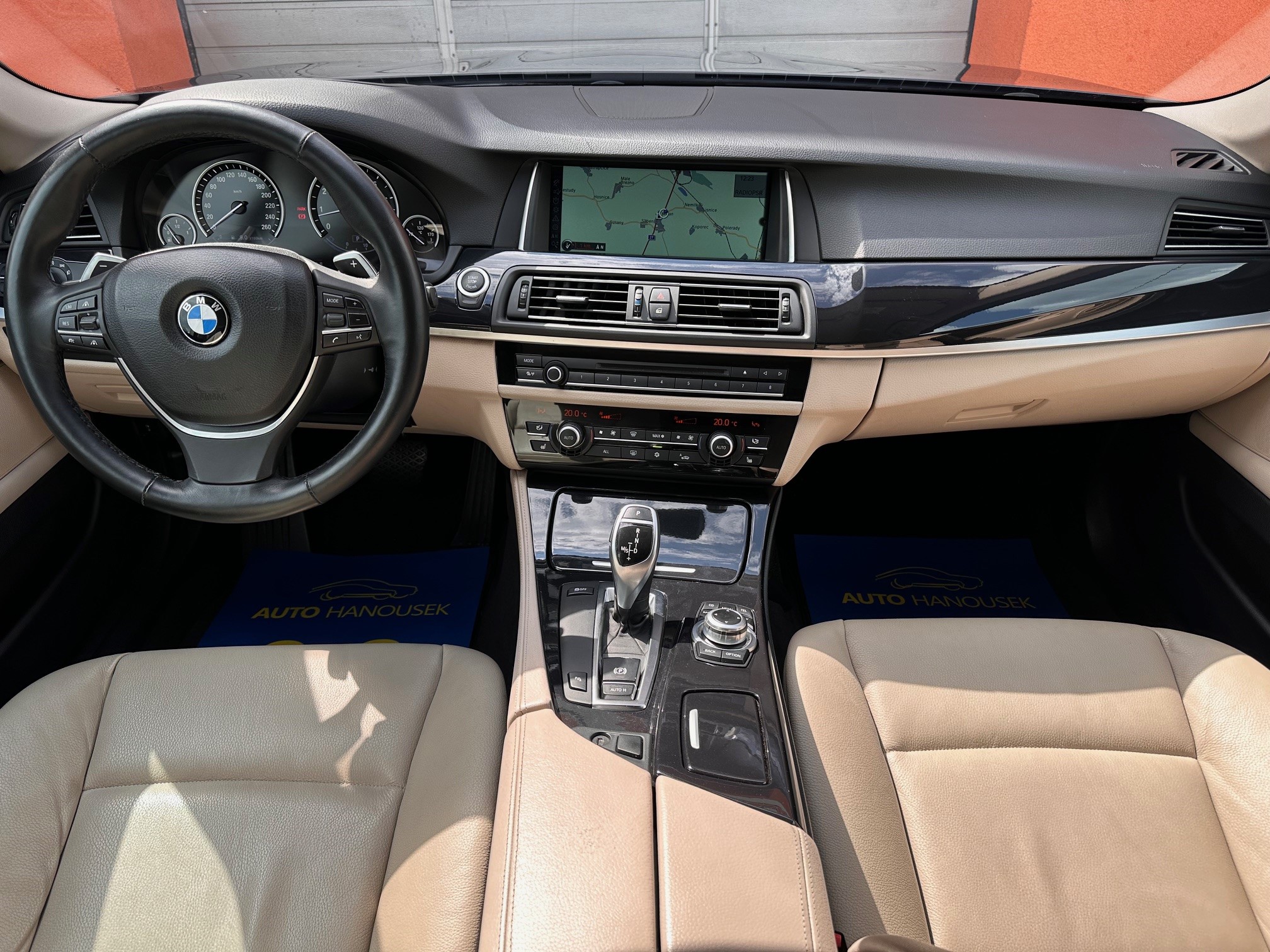 BMW 523i automatic rok 2011, Česko — foto 10 z 32