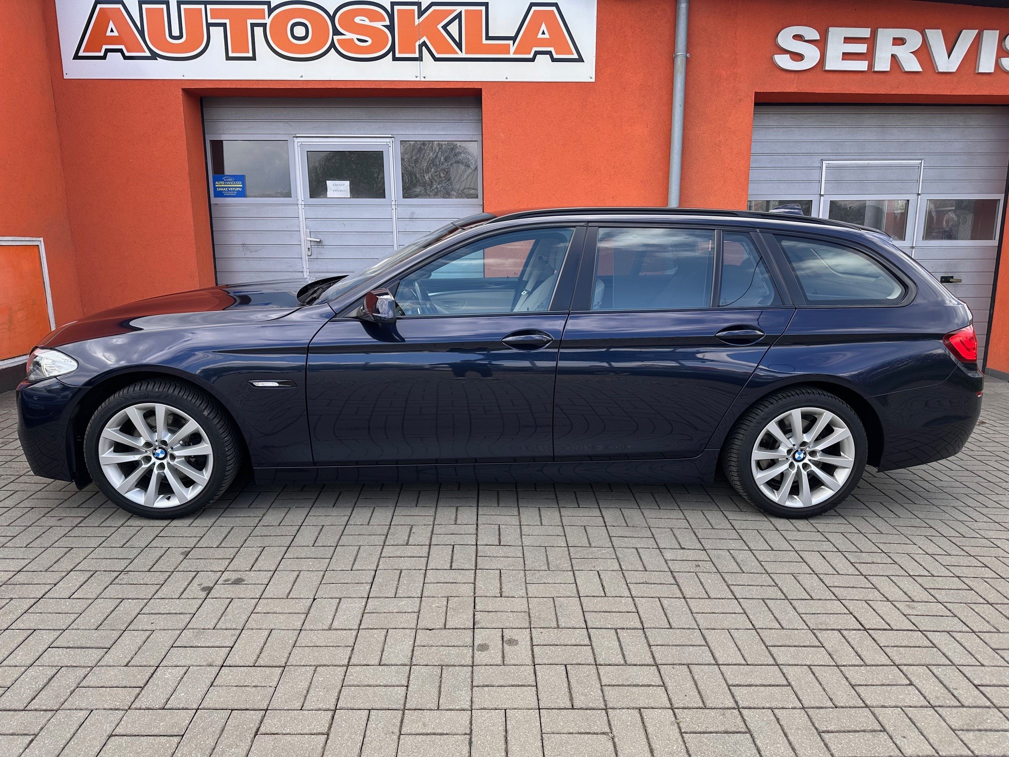 BMW 523i automatic rok 2011, Česko — foto 3 z 32
