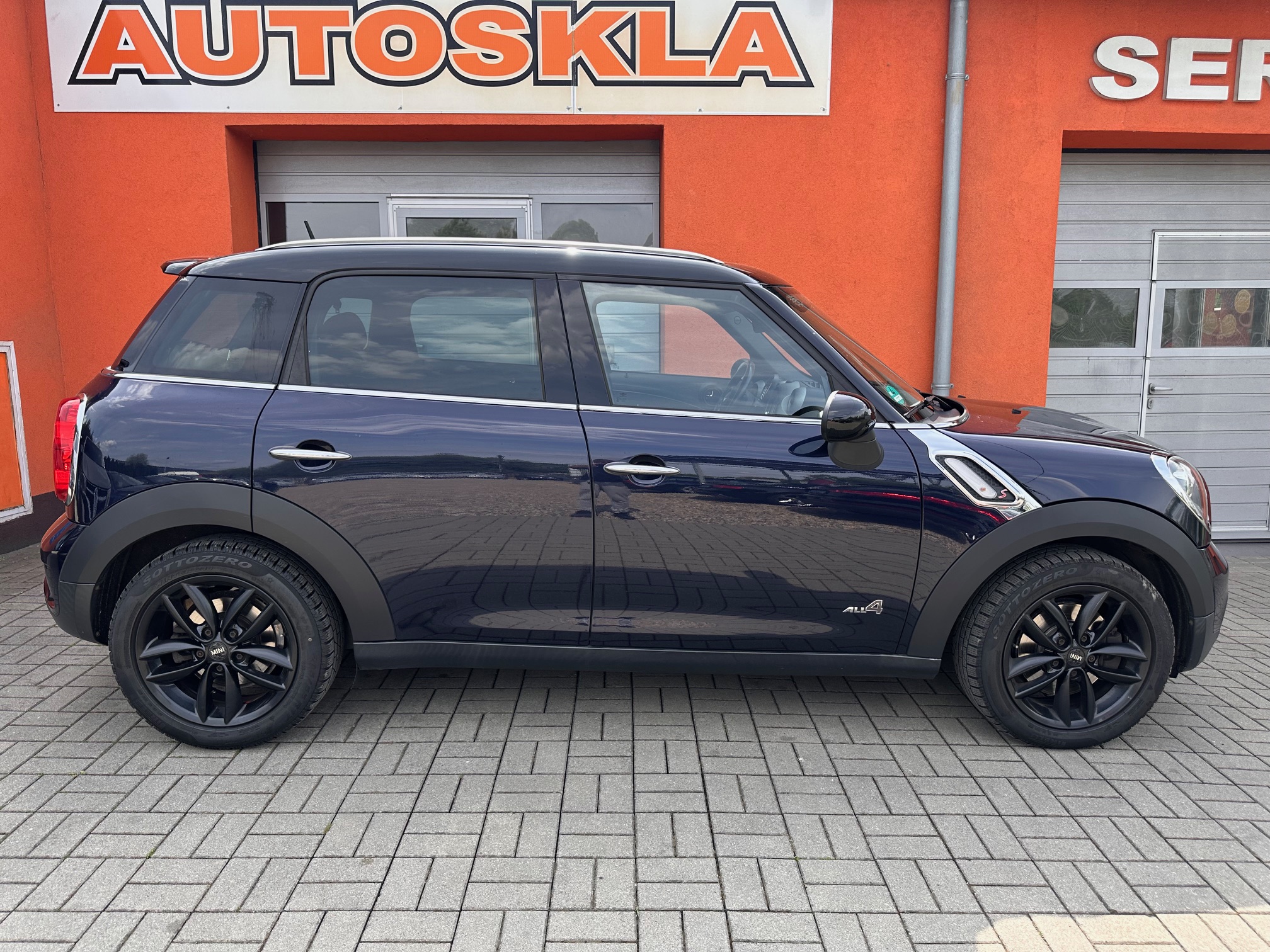 MINI Cooper ALL4 1.6i 135kw automatic rok 2011, Česko — foto 4 z 60