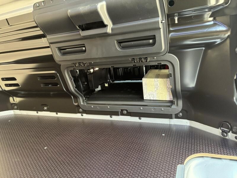 Renault Trafic 2,0 125 kW automat, 4 km, Česko — foto 14 z 18