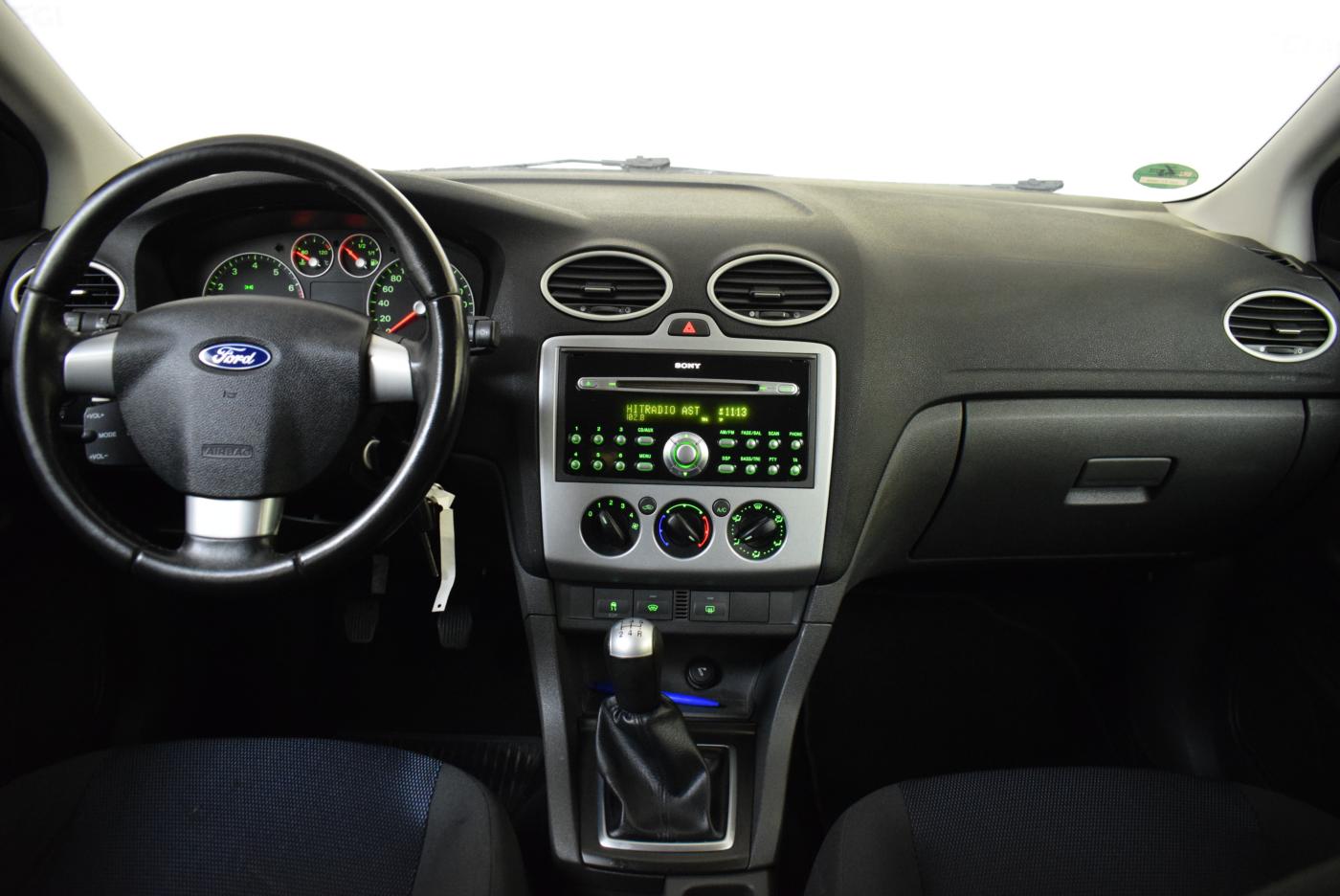 Ford Focus 16 85 kW manuál rok 2005, 157 338 km, Česko — foto 9 z 20