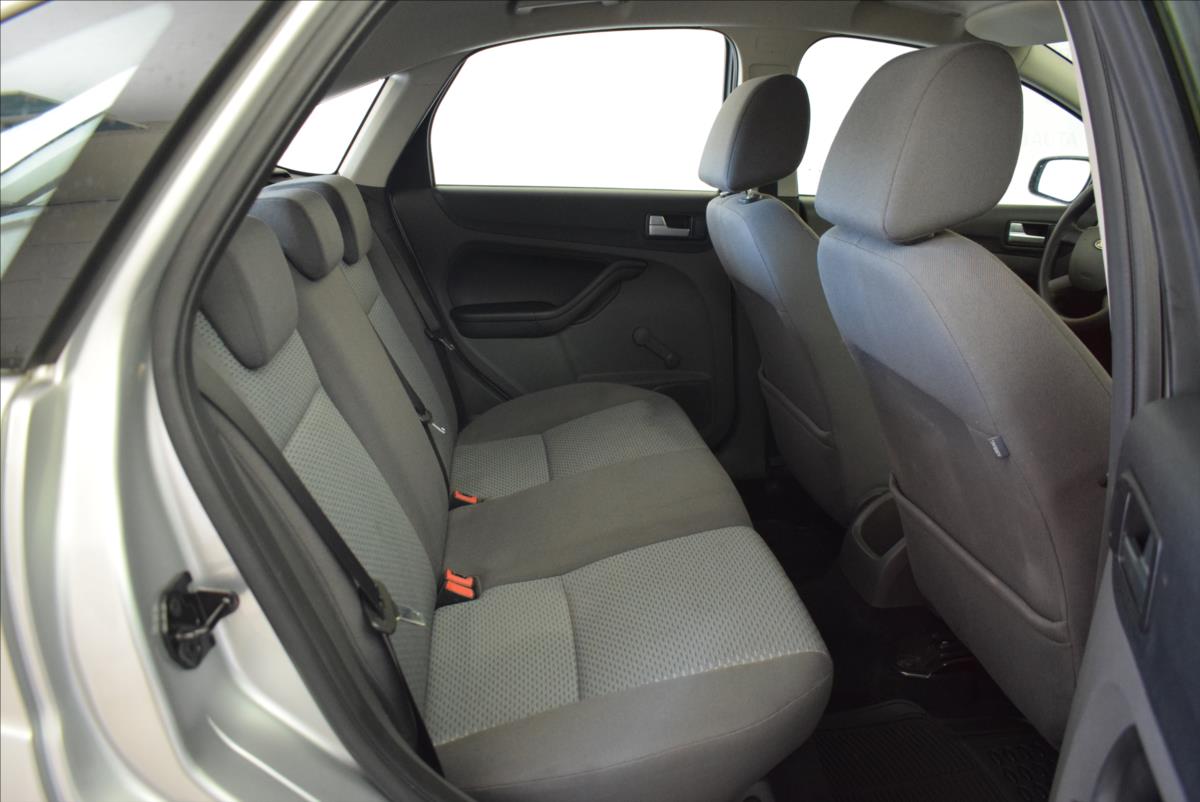 Ford Focus 16 74 kW manuál rok 2005, 80 496 km, Česko — foto 12 z 24