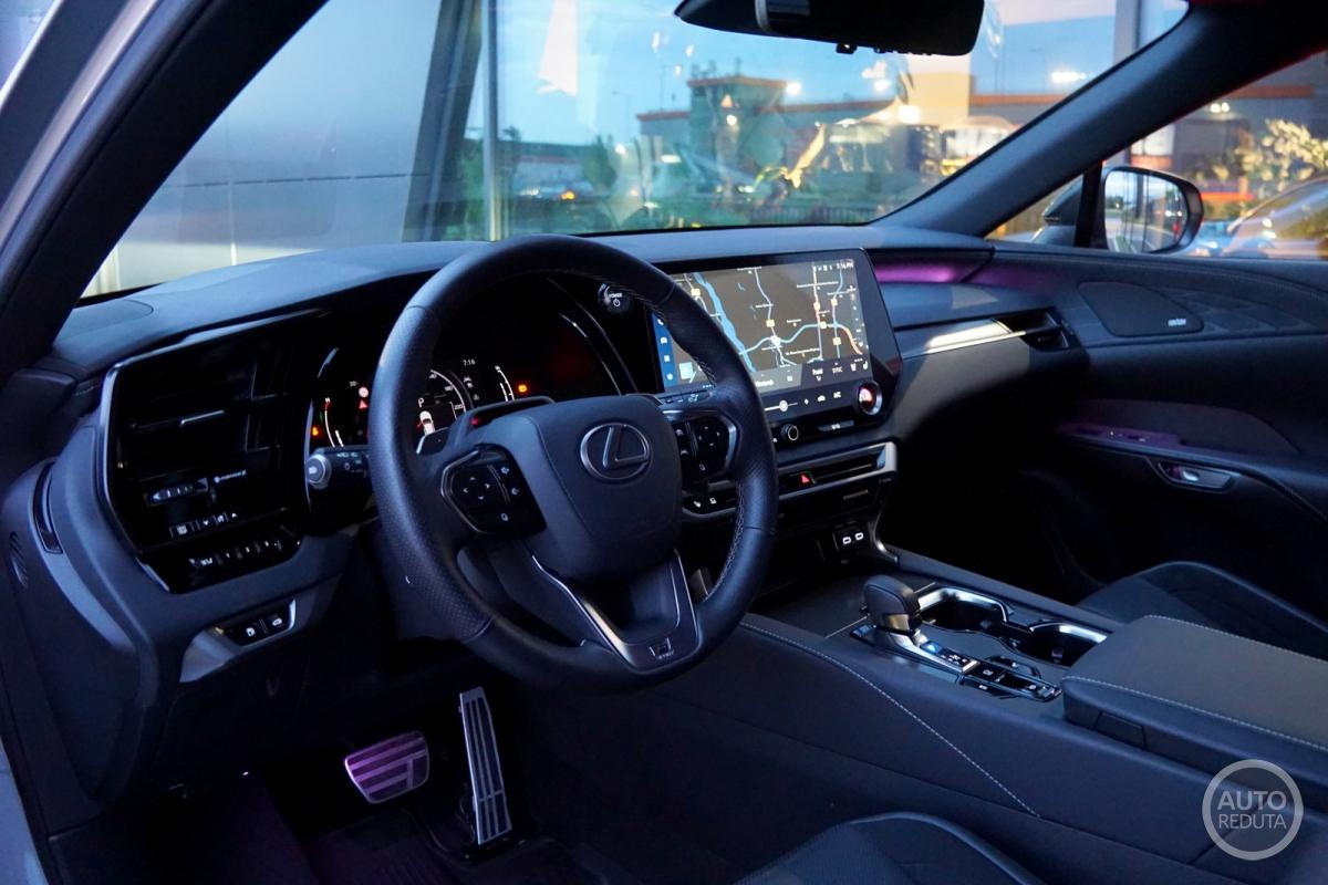 Lexus Rx 500h 4x4 273 kW automat rok 2023, 10 000 km, Polsko — foto 12 z 14