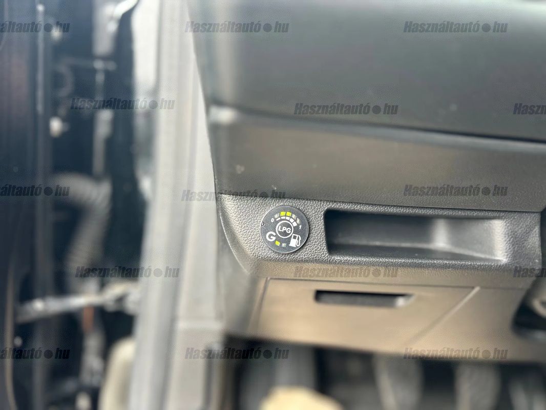 Renault Clio 1.0 74 kW, 27 908 km, Polsko — foto 12 z 17