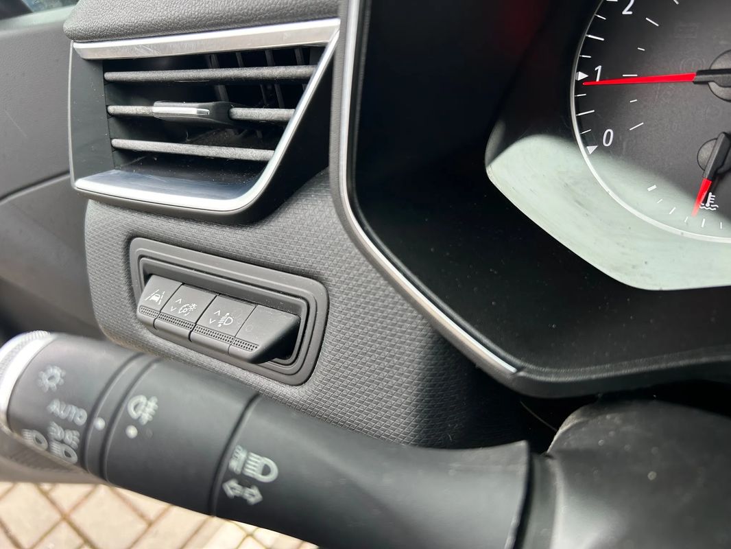 Renault Clio 1.0 74 kW, 27 908 km, Polsko — foto 13 z 17